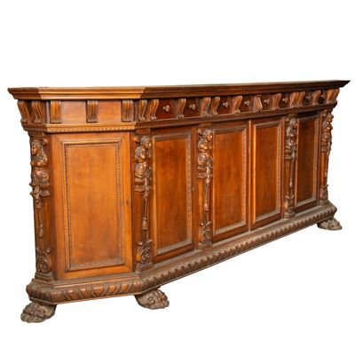 Credenza in stile Rinascimento, noce intagliato con sei sportelli e cariatidi