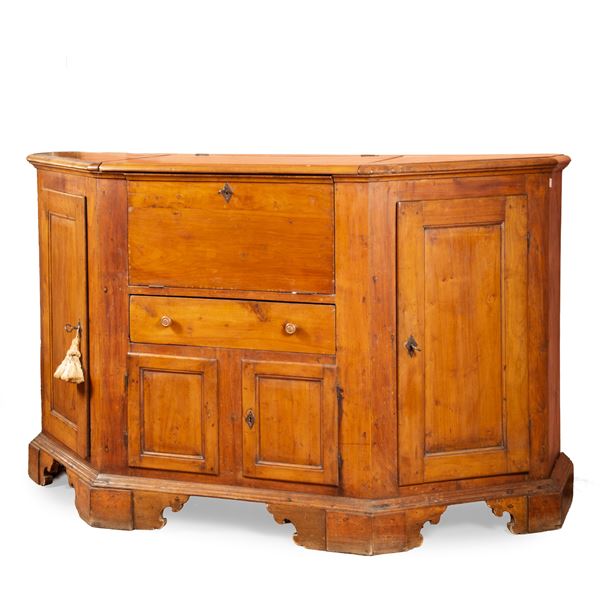 



Credenza scantonata, sec. XVIII