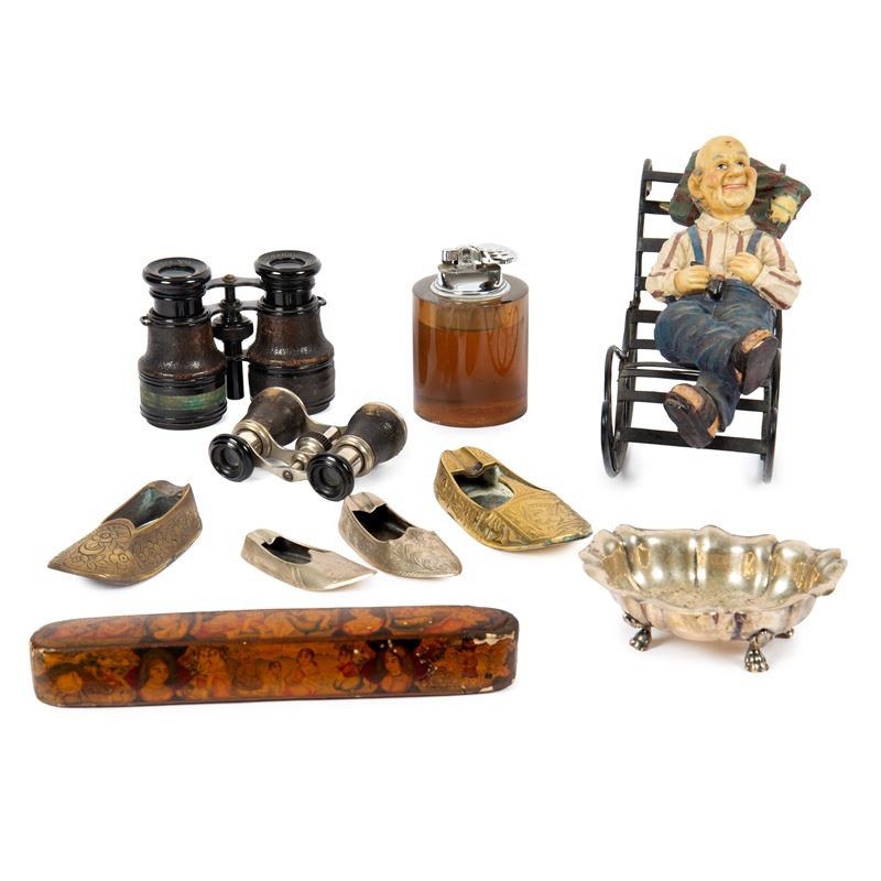 Venti fra soprammobili e cornici, sec. XX