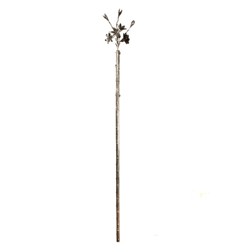 Elemento decorativo, sec. XX, rivestito in argento, altezza 170 cm
