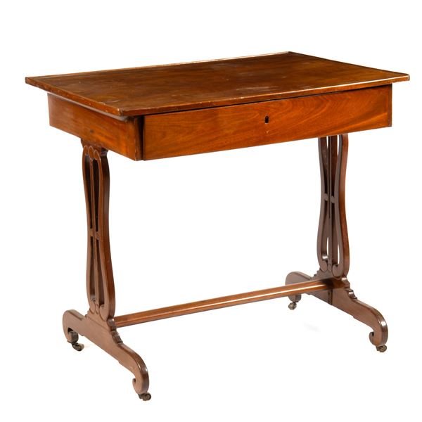 



Piccolo scrittoio, Inghilterra, sec. XIX