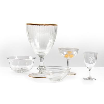 Set di otto coppe in cristallo con bordo d'oro, XX secolo