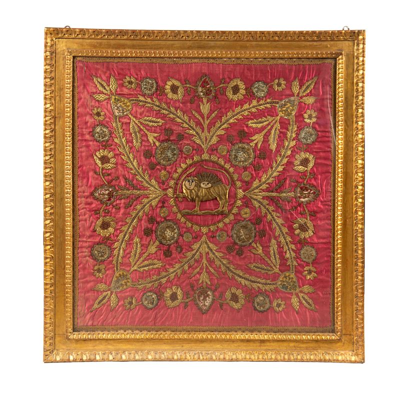 Drappo di tessuto, decorazione arabescata con filo oro, sec. XIX