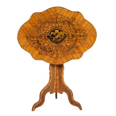 Tavolino a vela, Francia, XIX secolo, rovere intarsiato, L80xP60xH71 cm
