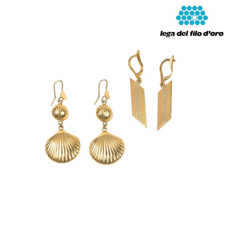 DUE PAIA DI ORECCHINI IN ORO 18KT