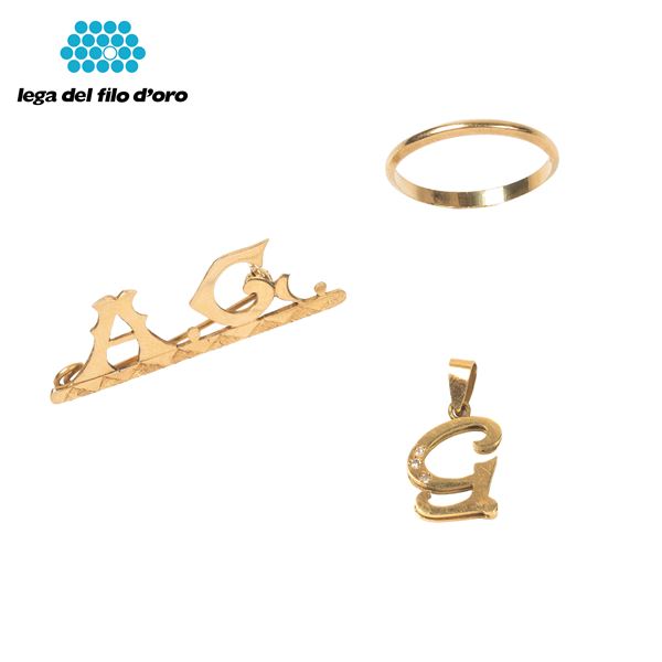 



FEDE,SPILLA CON LETTERE A.G., PENDENTE CON LETTERA B IN ORO 18KT  - Asta GIOIELLI, OROLOGI E ARGENTI - Poggio Bracciolini Casa d'Aste