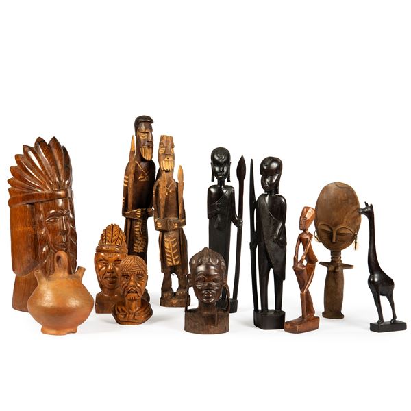 



Dodici fra sculture e vaso, Arte africana, sec. XX