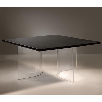 Roberto Monsani, Tavolo con basi in PVC trasparente e ripiano in legno laminato (Acerbis, 1975)