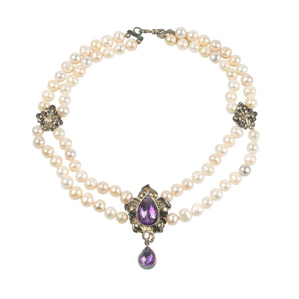 



COLLANA DI PERLE, ARGENTO E PIETRE