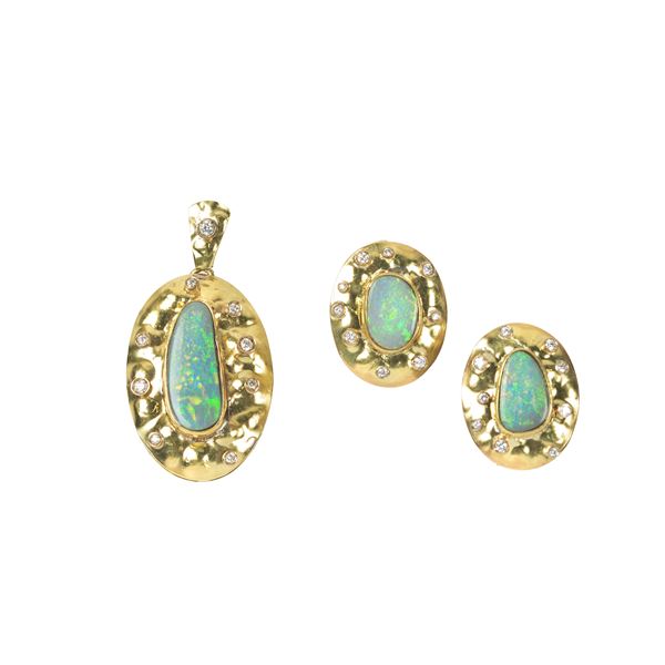 



DEMI-PARURE IN ORO GIALLO 18KT, OPALE E DIAMANTI