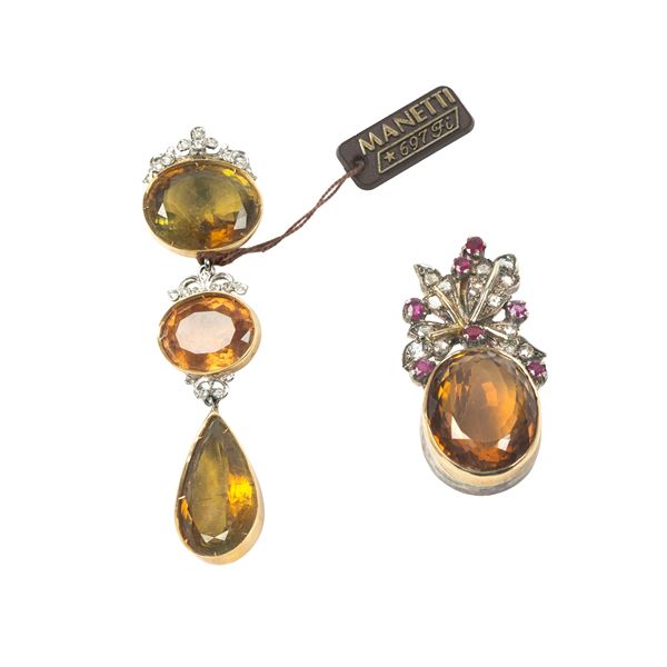 



DUE SPILLE IN ORO GIALLO 18KT ARGENTO, DIAMANTI E TOPAZI