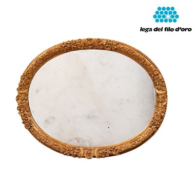 Specchiera ovale, cornice intagliata a fiori, inizio XX secolo
