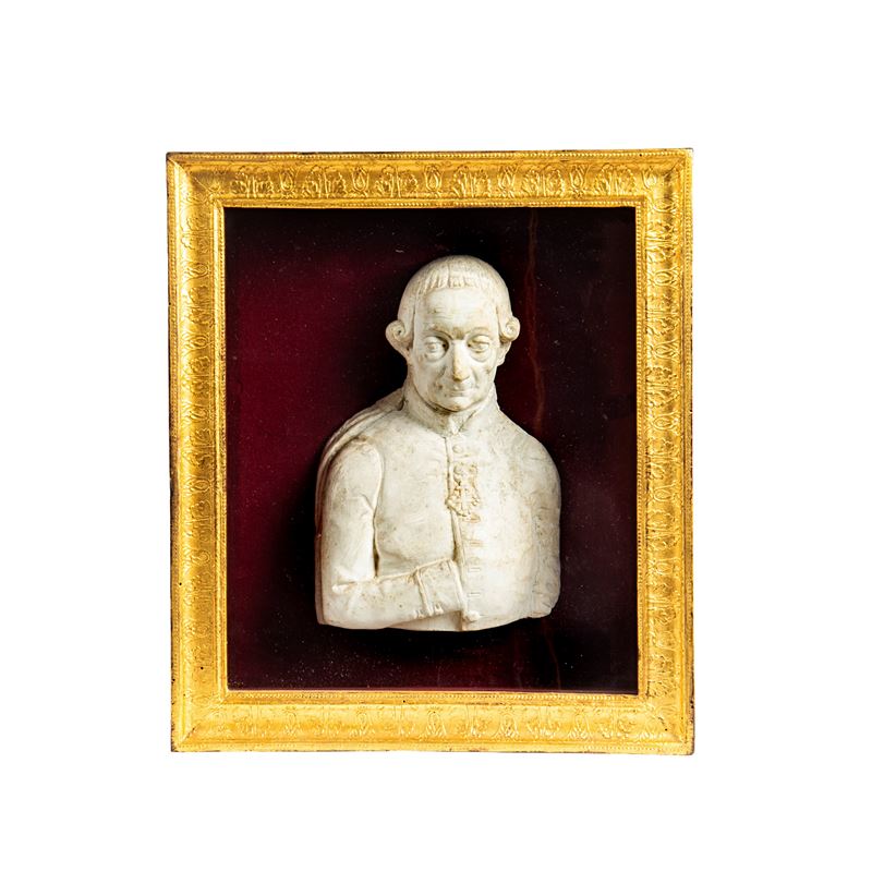Sec. XIX, Altorilievo con figura di Gentiluomo, gesso entro cornice dorata