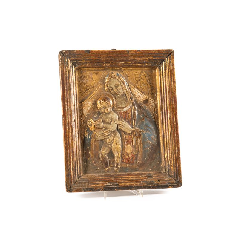 Scuola italiana, Madonna con Bambino, altorilievo in stucco dorato (sec. XIX)