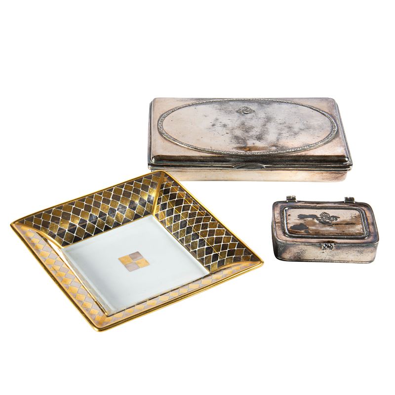 Manifattura di Limoges, Svuotatasche quadrato con decoro a quadrati dorati (produzione Yves Saint...