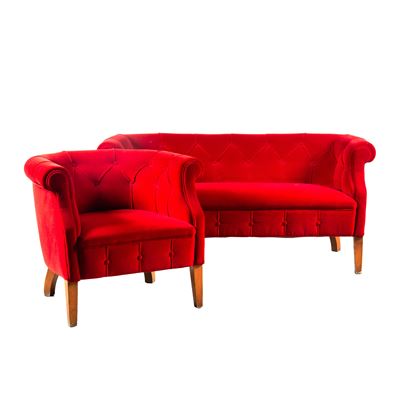 Divano e poltrona, struttura in legno con capitonné, rivestimento in velluto rosso (sec. XX)
