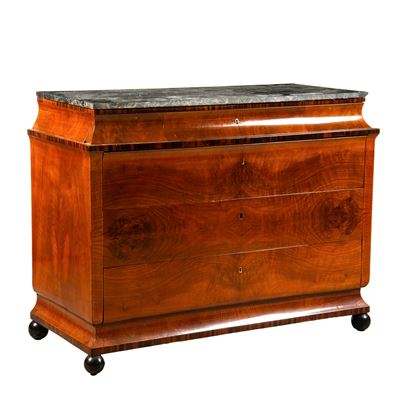 Cassettone in stile Ottocento, noce, quattro cassetti, piano in marmo nero
