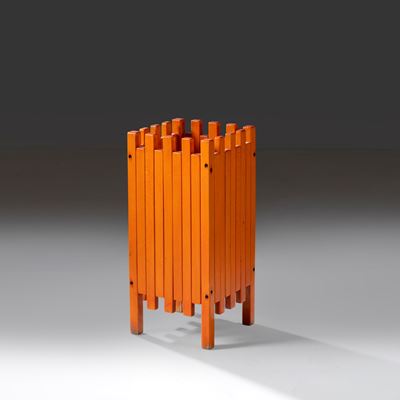 Ettore Sottsass, Fioriera in legno laccato rosso (Produzione Poltronova, Agliana, 1962)