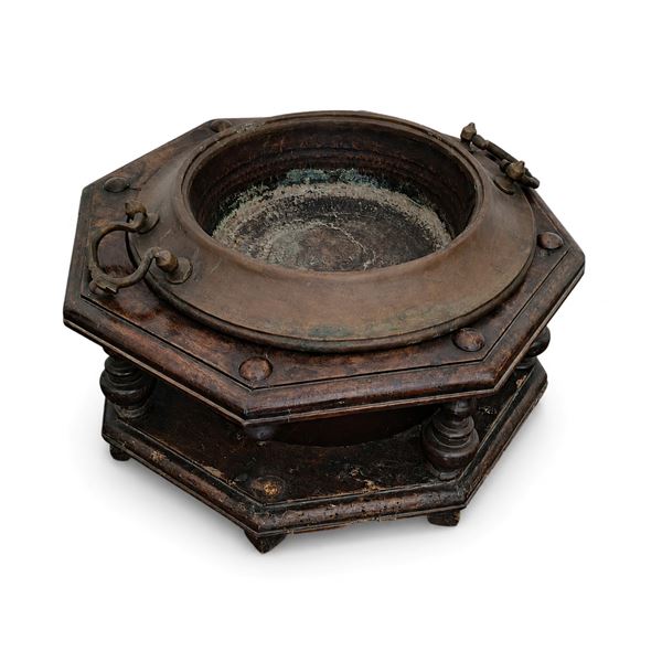 



Fusto di braciere ottagonale, sec. XVII 