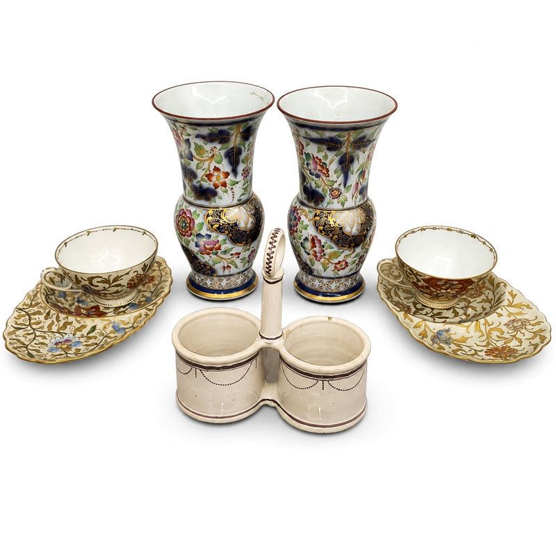 Ceramiche in maiolica, Tazze con piattini, vasi e oliera, secc. XIX-XX