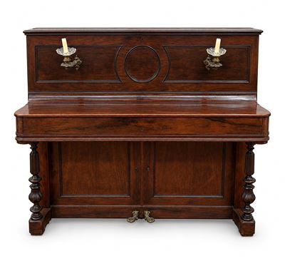 Inizi sec. XX, Pianoforte verticale in legno con applicazioni in metallo dorato