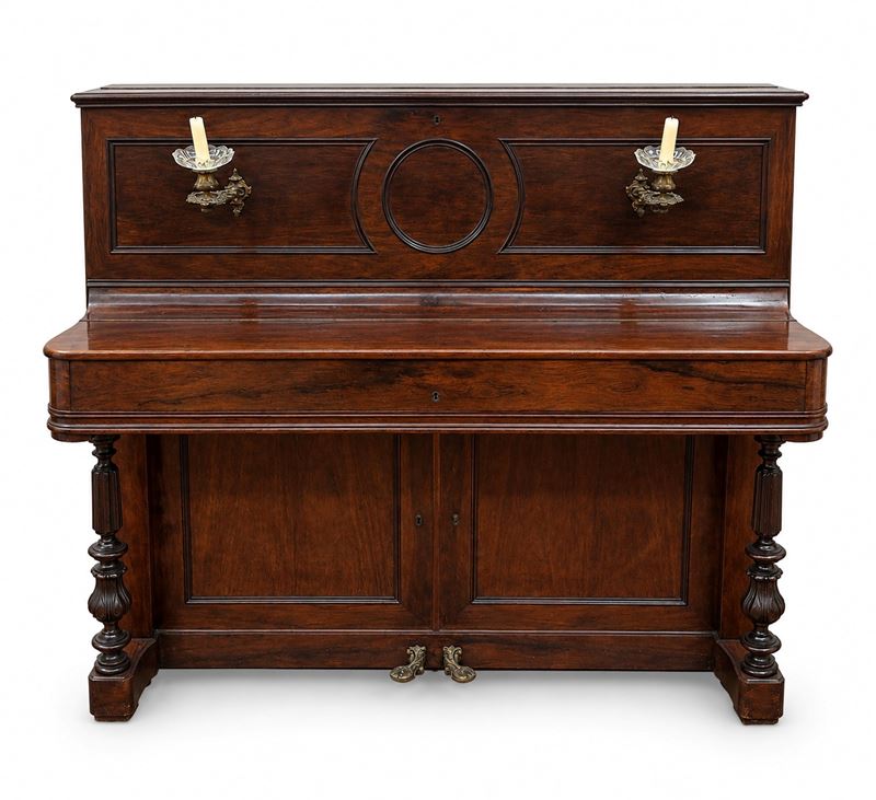 Inizi sec. XX, Pianoforte verticale in legno con applicazioni in metallo dorato