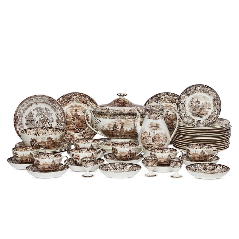 Manifattura Wedgwood, Assortimento da tavola in ceramica dipinta a cineserie (sec. XIX-XX)