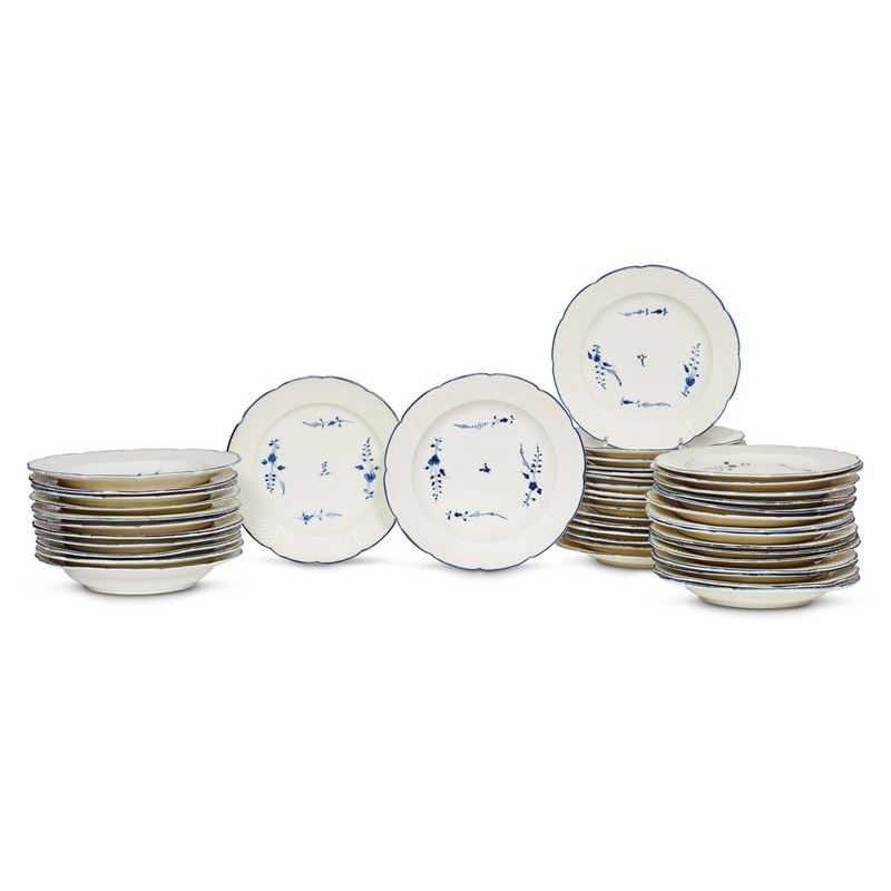 Manifattura di Chantilly, Assortimento di piatti in porcellana dipinta, sec. XIX