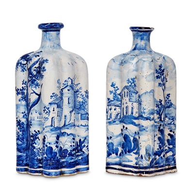 Coppia di bottiglie, maiolica bianco e blu, Savona, XVIII secolo