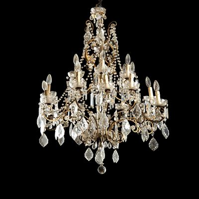 Lampadario, metallo dorato con gocce in vetro, XVIII luci (sec. XX)