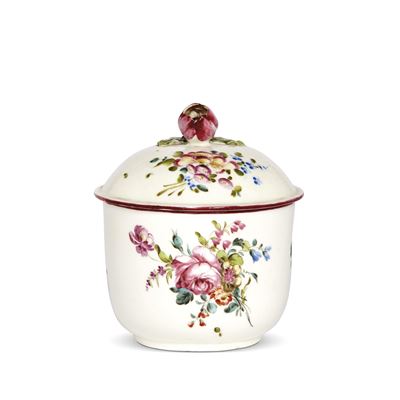Manifattura di Villeroy, Zuccheriera con coperchio alla Mennecy, porcellana tenera (c. 1750)