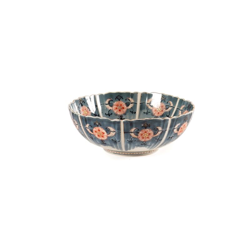 Giappone, Ciotola in porcellana dipinta policroma (XIX secolo)