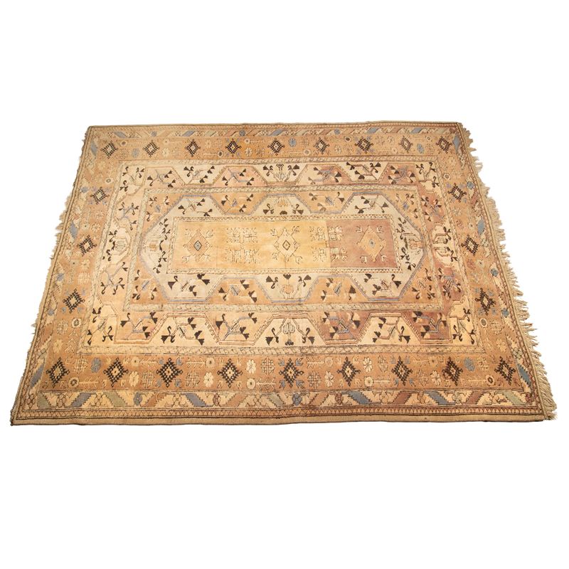 Tappeto persiano, sec. XX, fondo avana con decoro geometrico