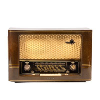 Schaub, Radio da tavolo in legno con manopole in bachelite (anni ’50)