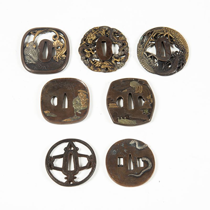 Collezione di sette tsuba giapponesi in ferro e rame, secc. XIX-XX