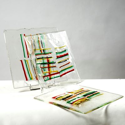 Sei formelle in vetro decorato, cm 37 x 37