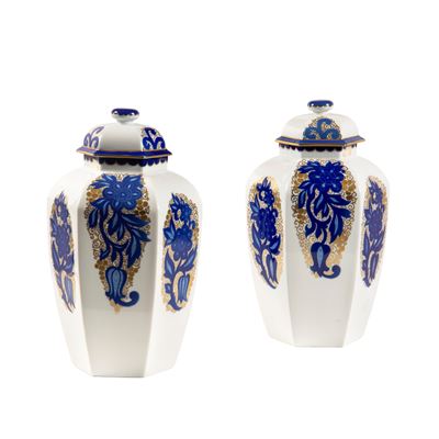 Rosenthal, Coppia di potiche in ceramica con decori floreali blu e oro (sec. XX)