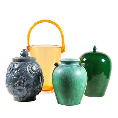 Secchio e vasi decorativi, tre pezzi in ceramica e vetro, sec. XX